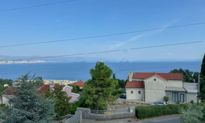 Недвижимость Трехкомнатная квартира центр: 4