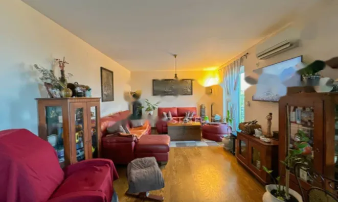 Недвижимость Трехкомнатная квартира центр: 23