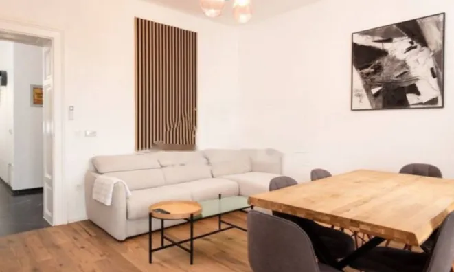 Недвижимость Четырехкомнатная квартира, Центр, Опатия: 1