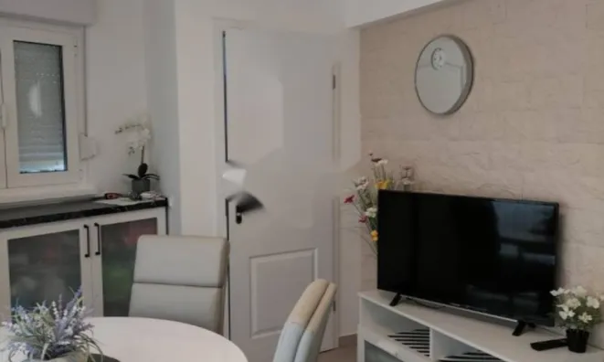 Недвижимость Двухкомнатная квартира в центре: 1