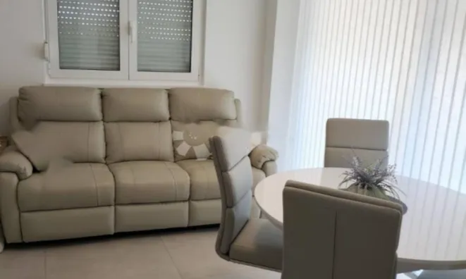 Недвижимость Двухкомнатная квартира в центре: 2