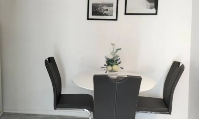 Недвижимость Двухкомнатная квартира в центре: 4