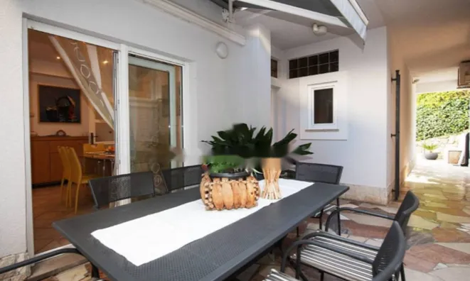 Недвижимость Четырехкомнатная квартира, Опатия: 10