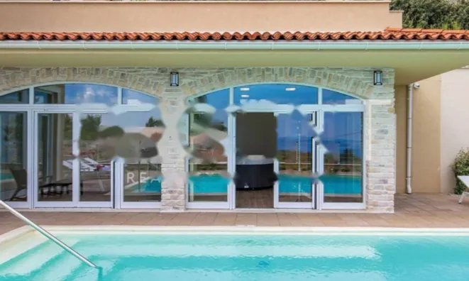 Недвижимость Семейная вилла 4 м², Запад: 5