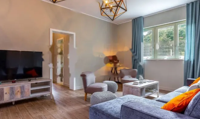 Недвижимость Семейная вилла 4 м², Запад: 10