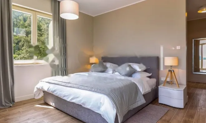 Недвижимость Семейная вилла 4 м², Запад: 14