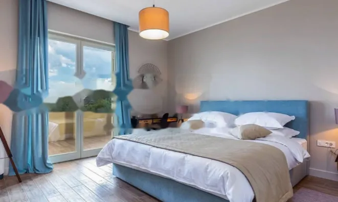 Недвижимость Семейная вилла 4 м², Запад: 21