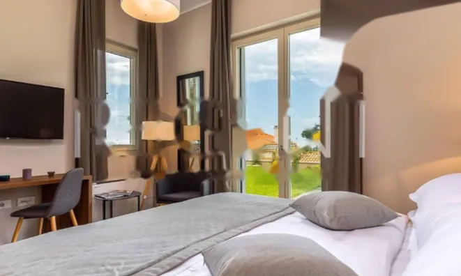 Недвижимость Семейная вилла 4 м², Запад: 23