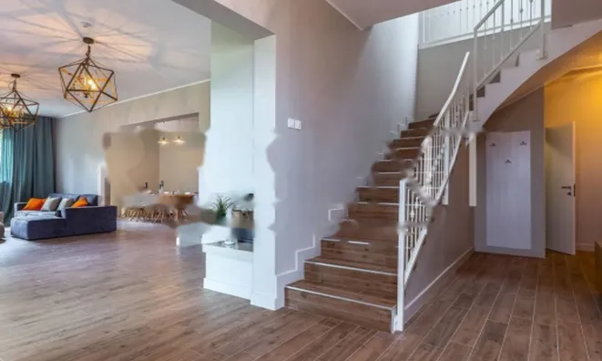 Недвижимость Семейная вилла 4 м², Запад: 27