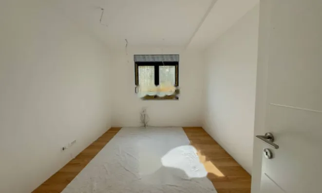 Недвижимость Трехкомнатная квартира в центре: 16