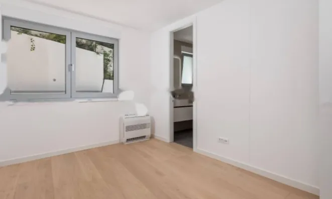 Недвижимость Трехкомнатная квартира Центр: 9