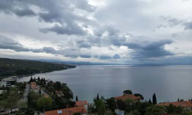 Недвижимость Трехкомнатная квартира в центре: 1