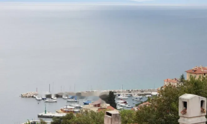 Недвижимость Трехкомнатная квартира в центре: 3