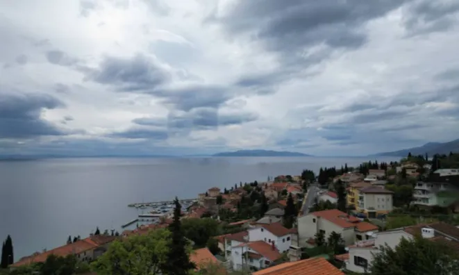 Недвижимость Трехкомнатная квартира в центре: 9