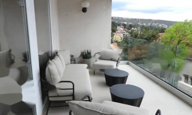 Недвижимость Трехкомнатная квартира в центре: 20