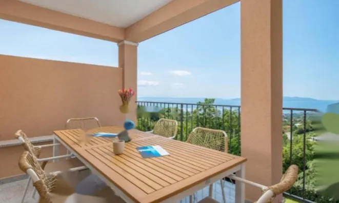 Недвижимость Трехкомнатная квартира в центре: 1