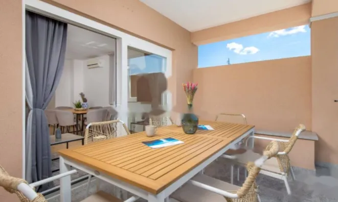 Недвижимость Трехкомнатная квартира в центре: 4