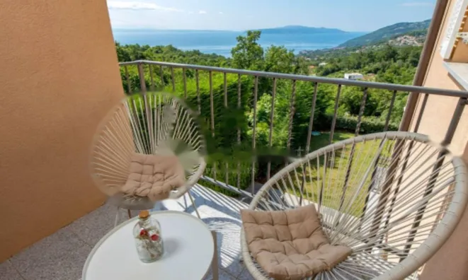 Недвижимость Трехкомнатная квартира в центре: 10