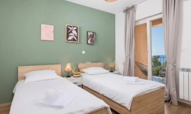 Недвижимость Трехкомнатная квартира в центре: 13