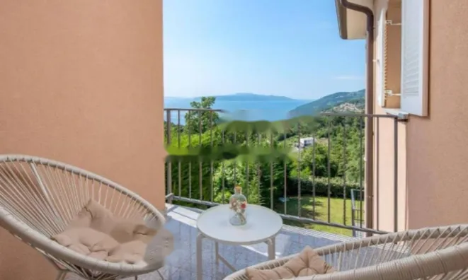 Недвижимость Трехкомнатная квартира в центре: 14