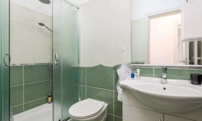 Недвижимость Трехкомнатная квартира в центре: 17