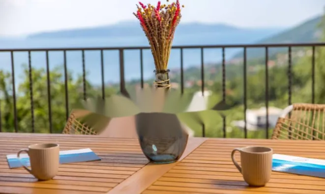 Недвижимость Трехкомнатная квартира в центре: 18