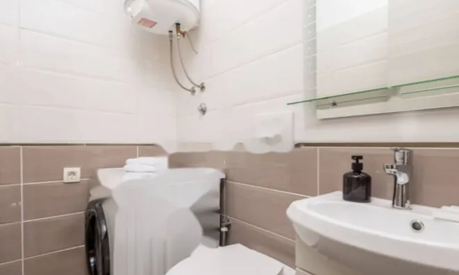 Недвижимость Трехкомнатная квартира в центре: 19