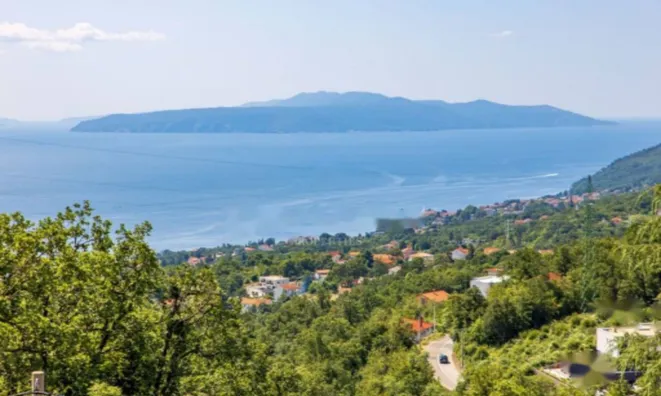 Недвижимость Трехкомнатная квартира в центре: 20