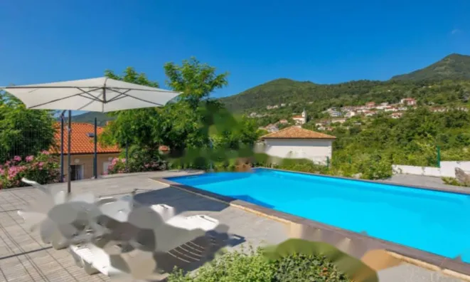 Недвижимость Трехкомнатная квартира в центре: 22