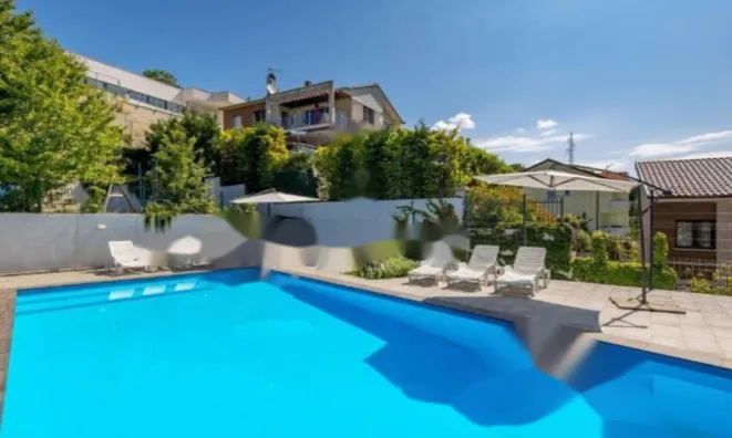 Недвижимость Трехкомнатная квартира в центре: 23