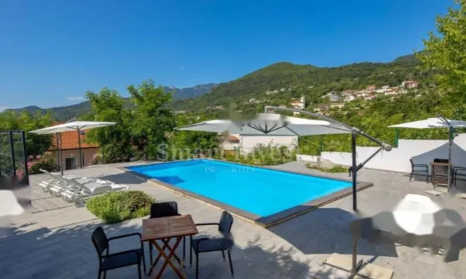 Недвижимость Трехкомнатная квартира в центре: 25