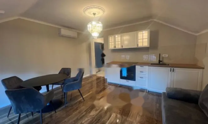 Недвижимость Четырехкомнатная квартира, Центр, Опатия: 1