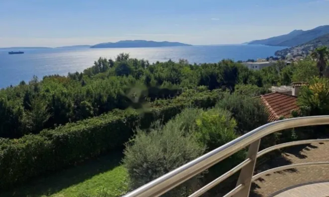 Недвижимость Четырехкомнатная квартира Центр: 2