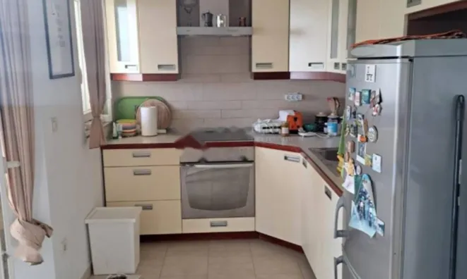 Недвижимость Четырехкомнатная квартира Центр: 3