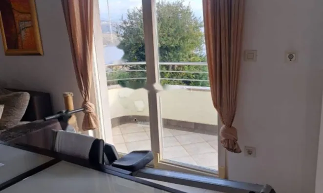 Недвижимость Четырехкомнатная квартира Центр: 4