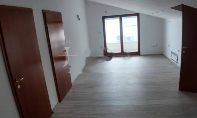 Недвижимость Четырёхкомнатная квартира, Центр, Опатия: 25