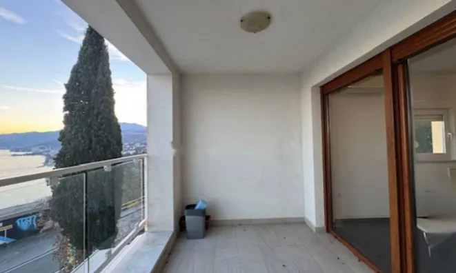 Недвижимость Двухкомнатная квартира в центре: 1