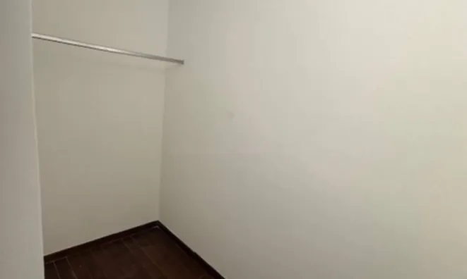 Недвижимость Двухкомнатная квартира в центре: 11