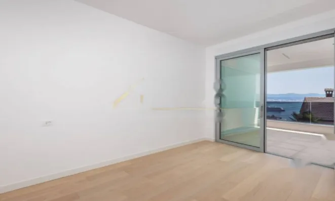 Недвижимость Двухкомнатная квартира, центр: 4