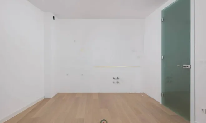 Недвижимость Двухкомнатная квартира, центр: 13