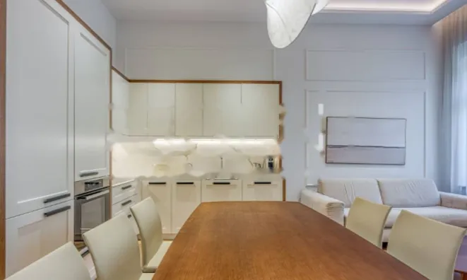 Недвижимость Трехкомнатная квартира в центре: 2