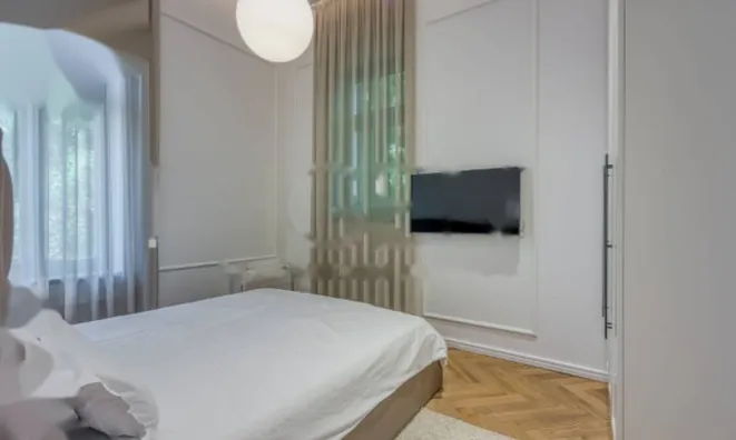 Недвижимость Трехкомнатная квартира в центре: 3