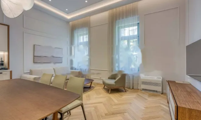 Недвижимость Трехкомнатная квартира в центре: 4