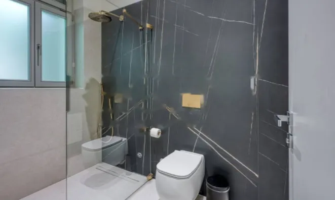 Недвижимость Трехкомнатная квартира в центре: 5