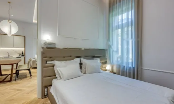 Недвижимость Трехкомнатная квартира в центре: 7