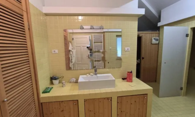 Недвижимость Семейный дом 369 м², Центр: 18