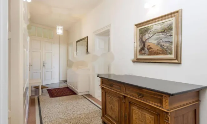 Недвижимость Четырехкомнатная квартира, Центр : 10