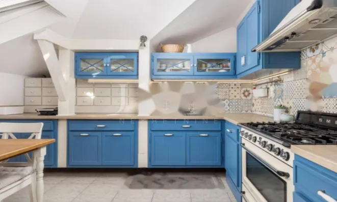 Недвижимость Четырехкомнатная квартира, Центр : 16