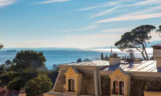 Недвижимость Четырехкомнатная квартира, Центр : 23