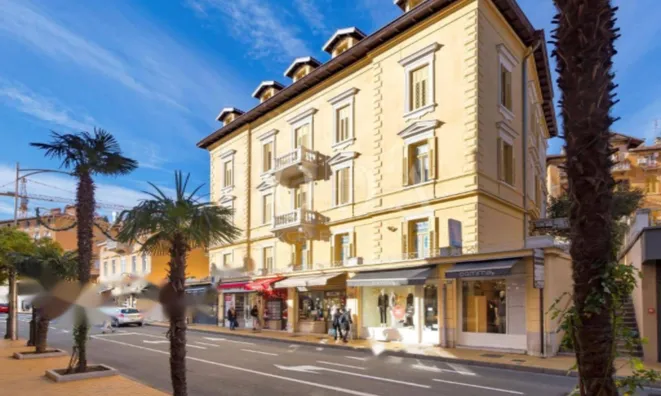 Недвижимость Четырехкомнатная квартира, Центр : 24